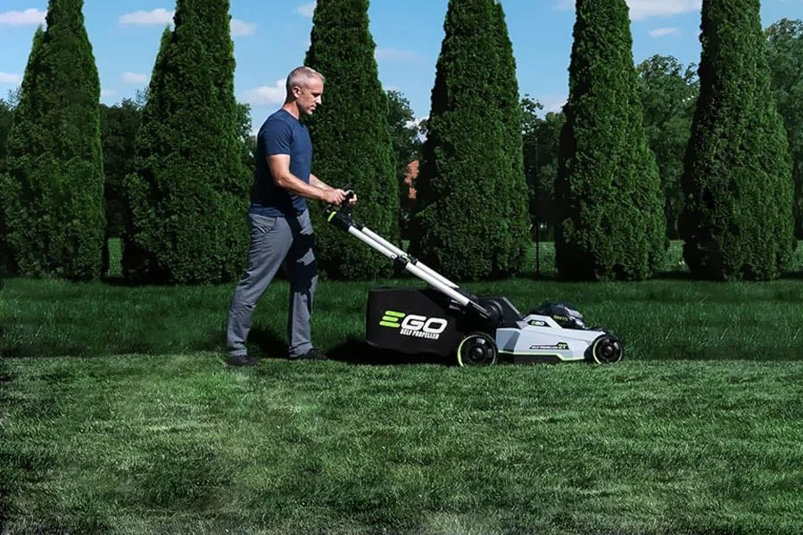 self propelled battery lawnmower